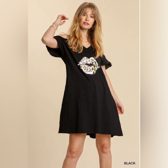 NWT Umgee Animal Lip Kiss Graphic Printed V-Neck Cold Shoulder Dress - Picture 1 of 4